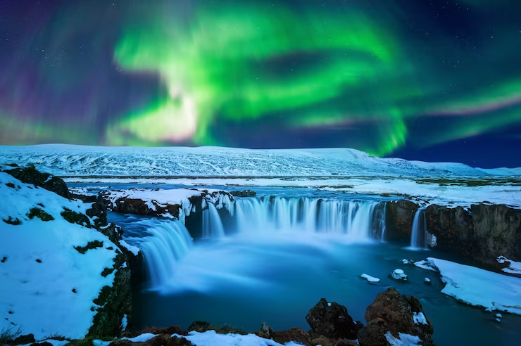 Discovering the Northern Lights in Iceland: The Best Spots for Aurora Borealis Chasing